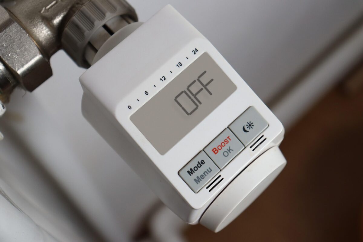 Réglage d’un boîtier de commande pour radiateur électrique via écran tactile
