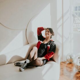 Contrôle d’un boîtier connecté de chauffage via application mobile dans une maison moderne